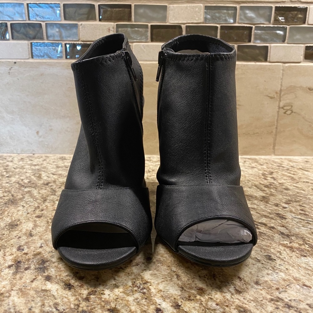 Mix No. 6  Open toe marble heel - Size 7.5